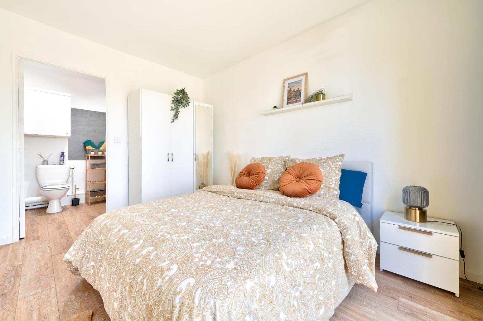 Le Cosy Yellow Appartement Lumineux A 5 Min De La Gare D'Evry Avec Parking Gratuit Courcouronnes Eksteriør billede